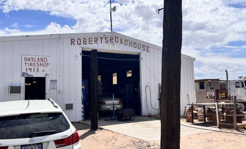 Dateland Tireshop / Roberts Roadhouse Dateland