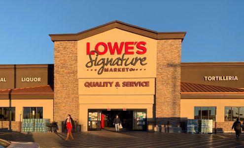 Lowe's Signature Market