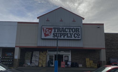 Pet Vaccination Clinic at Tractor Supply Co.