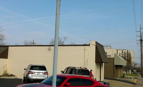 Cedarwood Veterinary Clinic: Robert W. Poteet, DVM, Wendy Sales,DVM, Bill Gooldy, DVM