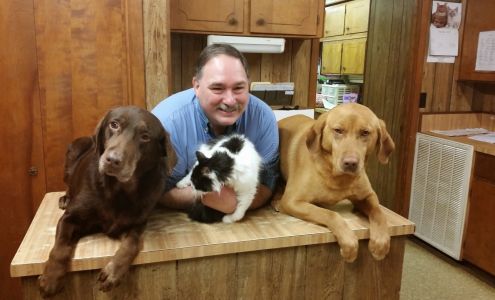 Byreview Veterinary Clinic: Stroderd Damian DVM 3207 US-67, Hope Arkansas 71801