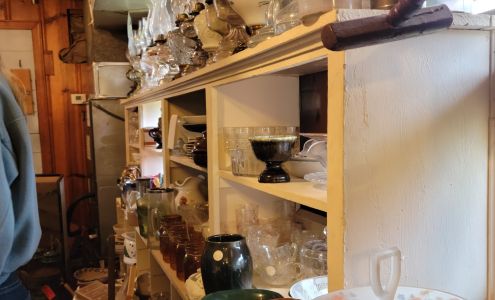 Paris Landing Country Store Buchanan