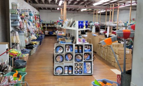 Grumpo's Warehouse Wholesale