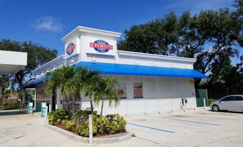 4 Points Market Chevron