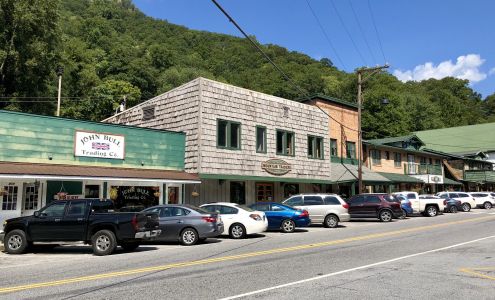 Gale's Chimney Rock Shop