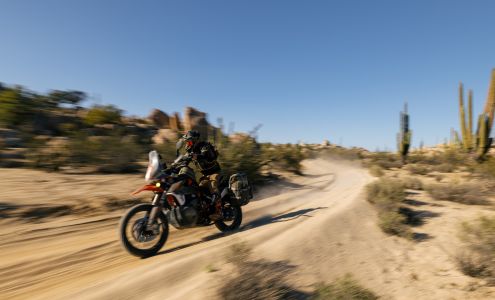 Mosko Moto White Salmon