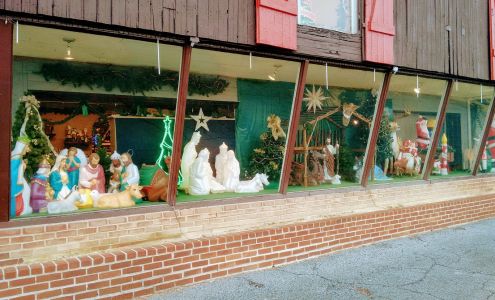Murdough's Christmas Barn Robesonia