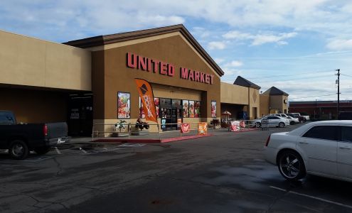 United Market Shopping Center Dinuba