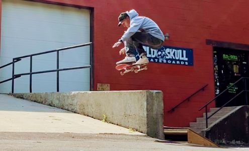 Old Skull Skateboard Shop