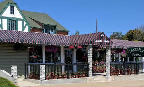Lakeside Florist LLC - Local Family Owned