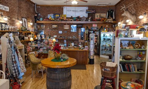 Rustic Raven's Antiques, Oddities & the Unusual, Wine & Gifts Rosholt