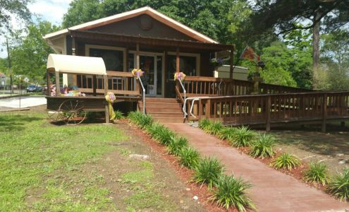 Meme's Floral Vineyard 201 N Main St, St Martinville Louisiana 70582