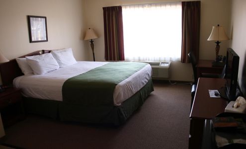 Edgewood Hotel & Suites