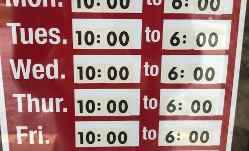 Dee's Hallmark Shop Beecher