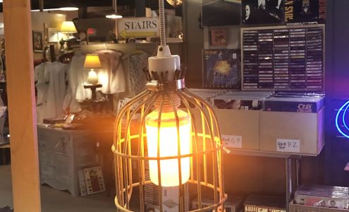 Gaslight Antiques & Collectables