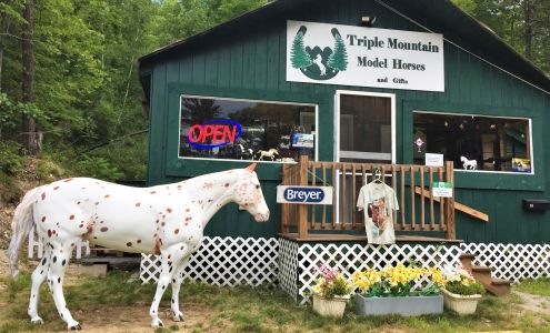 Triple Mountain Model Horses & Gifts Hiram