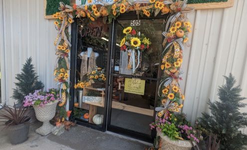 Iris Blossoms Flower Shop 505 Ross Ave, Clearwater Kansas 67026