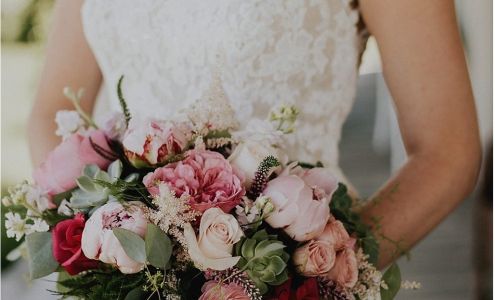 Elegant Arrangements by Maureen, LLC