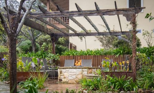 Vendange Carmel Inn & Suites