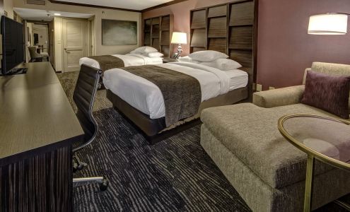 DoubleTree by Hilton Hotel Decatur Riverfront