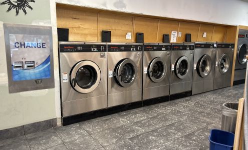 The Laundry Room Laundromat-Tanning