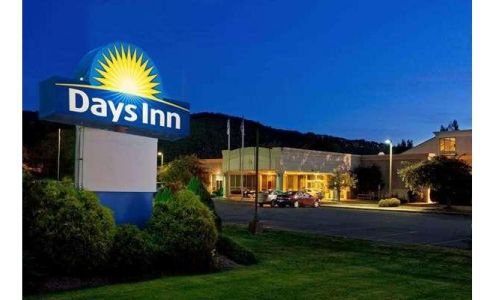 Days Inn by Wyndham Warren