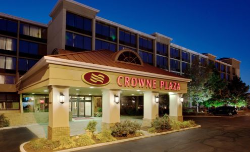 Crowne Plaza Cleveland Airport, an IHG Hotel