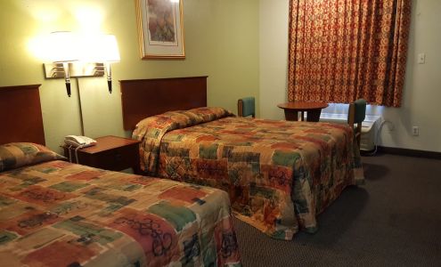 Western Twelve Oaks Motel