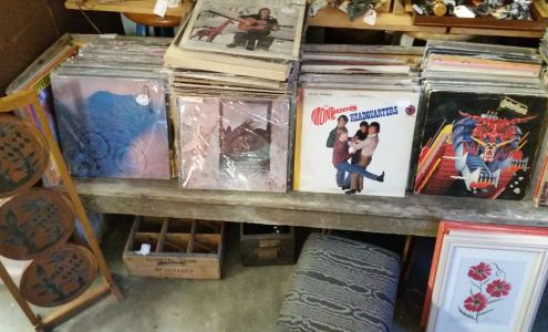 Vintiquity Lane - Vintage Goods- Temporarily closed