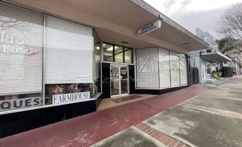 The Walk-In Closet Clothing Boutique