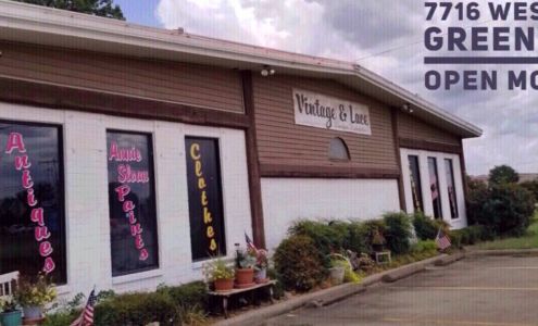 Conner's Corner Collectibles, Antiques, Boutique & Gifts