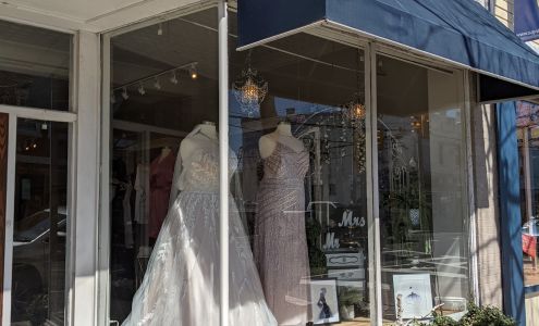 Ivory & Main: The Curvy Bridal Boutique