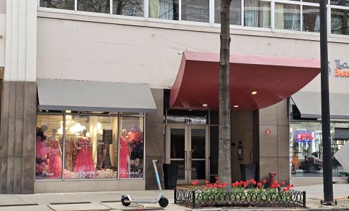 Fit for a Queen of Atlanta