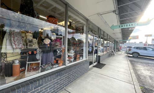 Four Seasons Vintage Decor & More