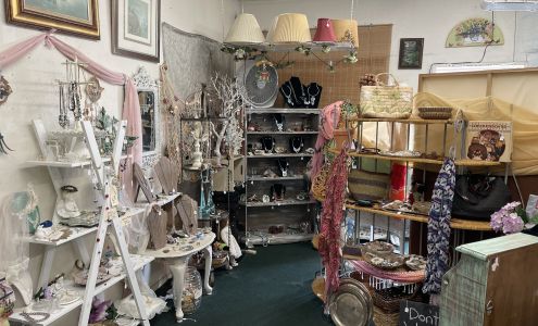 Little Red Thrift Shoppe