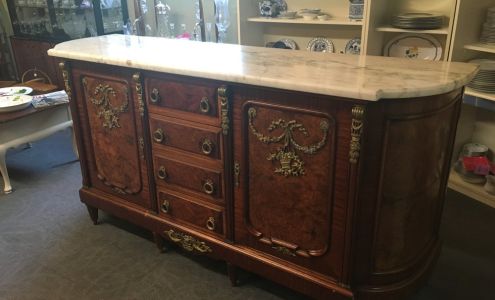 Merry Hall Tree Thrift Shop