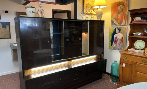 Trends & Traditions Antiques Mall