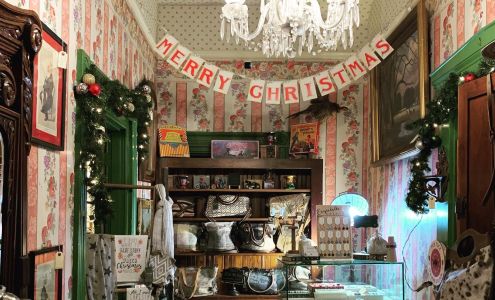 Fox & Hound Antiques And Gifts