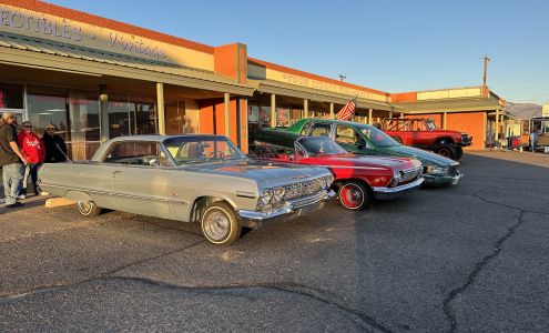 Past Present & In Between Indoor Flea Market and Antiques