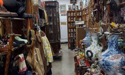 B J's Emporium & Auction
