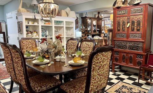 Rooms, Blooms & More