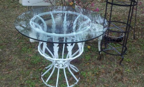 Iron Magnolia Antiques & Collectibles