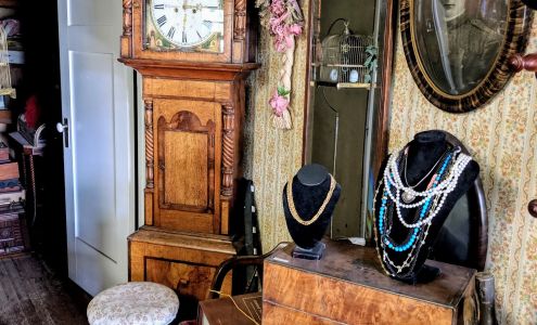 Olden Daze Antiques