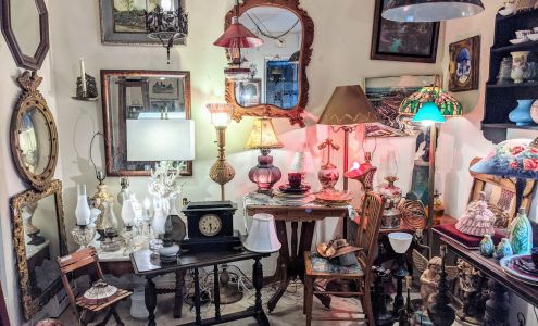 Bella's Antiques