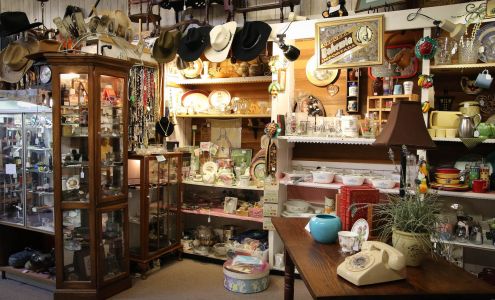Nellie Lou's Antiques