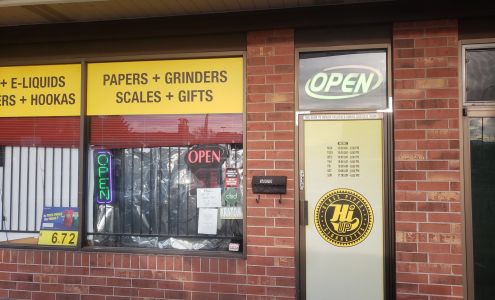 Hi Up Glass Pipes & Cigarettes