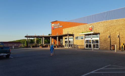 Evelyn Hills