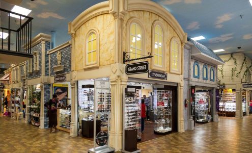 The Big Apple Shopping Bazaar