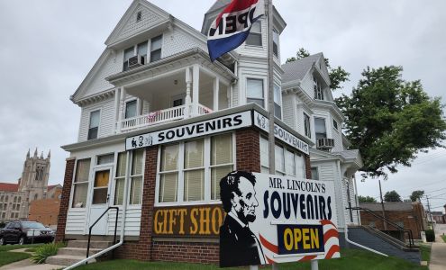 Mr Lincoln's Souvenirs & Gifts