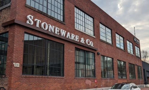 Stoneware & Co.